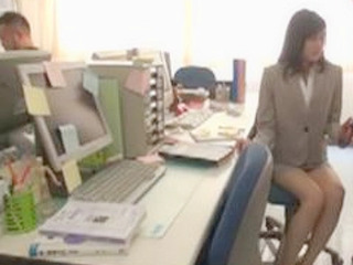 Boss' Sex Toy Fun with Submissive Nipponese Worker on Desk Duty